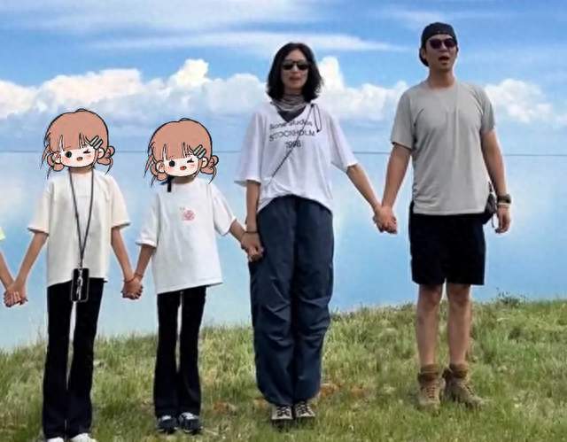 朱亚文一家四口内蒙古出游，俩女儿好高，周一围林家川两家人也在