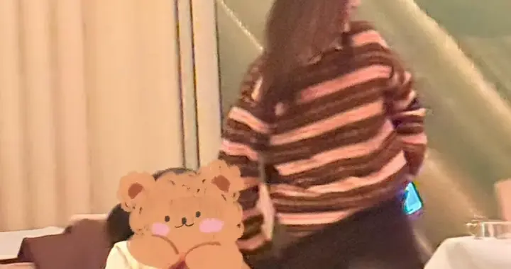 偶遇陈赫老婆张子萱带两个女儿酒店吃饭，状态被赞很少女！