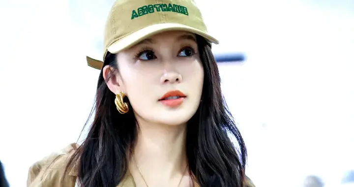 李沁抵达上海，本人也太漂亮了吧，身材比例也超绝的呀