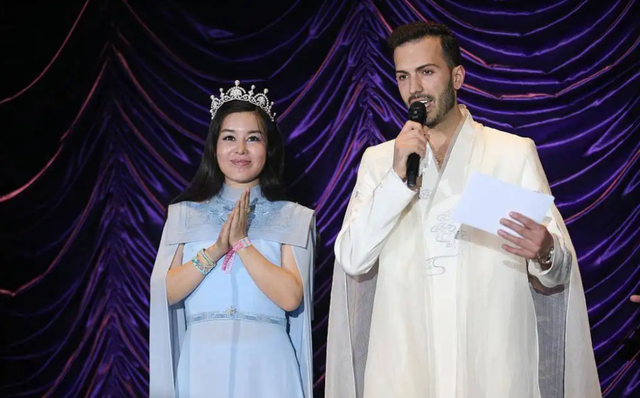 央视亲自点名揭穿！收割富婆，骗走50亿，“捞金女王”这次真栽了