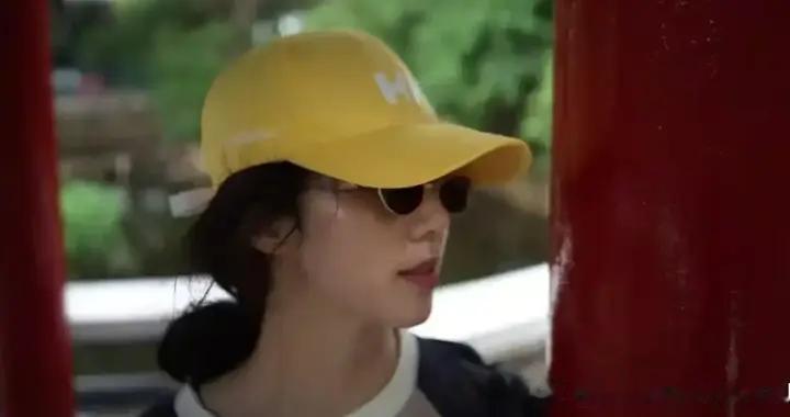 孙莉晒与俩儿女合影，11岁多妹穿搭时尚身高优越，弟弟也长大了