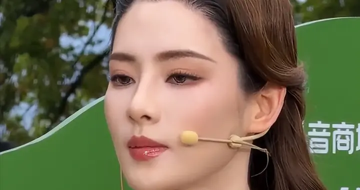 当滤镜美人遇上女明星，完美诠释什么是顶级骨相，何谓网红见光死