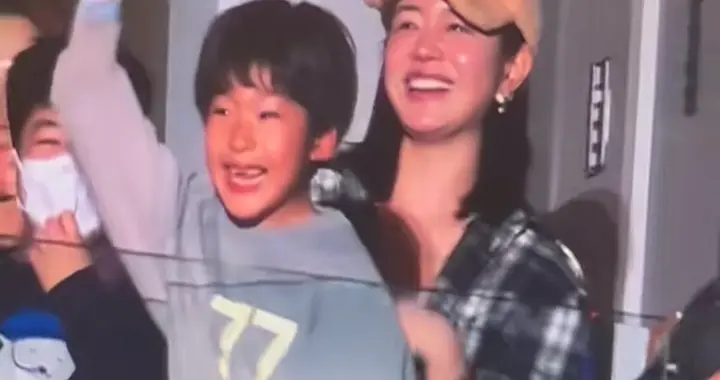 陈妍希带儿子，和谢楠一起去看陆虎演唱会，星星浓眉大眼颜值超高