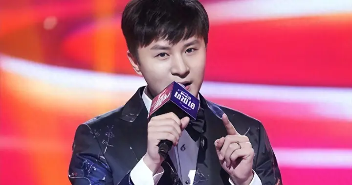 上海主持人朱桢现状：和二婚妻子生俩娃，47岁转型当俱乐部老板