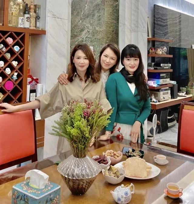 陈少霞|刘德华与陈少霞同台，昔日师徒因2万分道扬镳，女方道歉获原谅