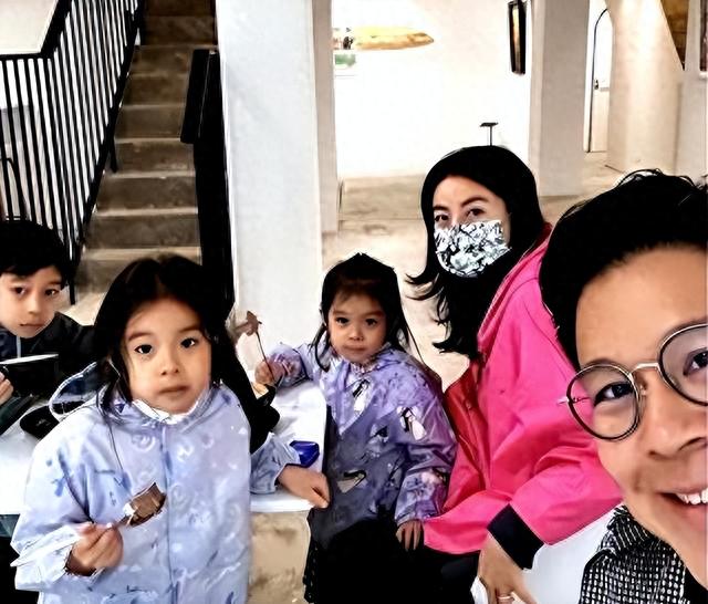 没想到！“独宠”郭晶晶二女儿的霍震霆，让所有人都刮目相看！