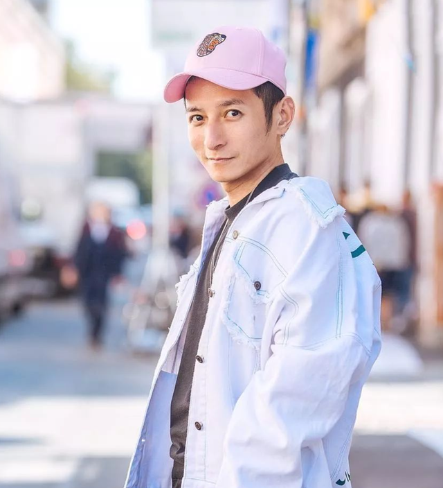 48岁李维嘉独居生活曝光，没结婚没恋爱，极度洁癖被网友吐槽病态