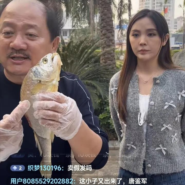 谢广坤为小30岁老婆收心，甘愿带货养家，网友对其口碑开始逆转