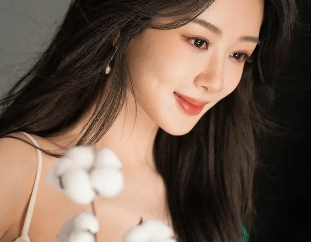 杨紫，已是成熟知性的大美人了