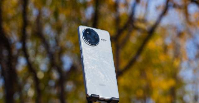 中端“最強水桶機”，驍龍8至尊+2k屏+長焦鏡頭，512G降至2542元