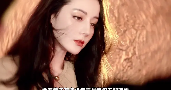 迪丽热巴双封神，花海中的仙子