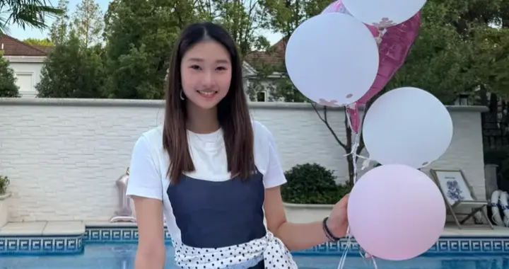 马伊琍大女儿晒照庆生，17岁爱马漂亮有气质，越来越像爸爸文章