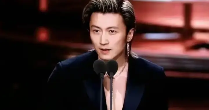 王菲也没想到，谢霆锋会因《镖人》吴京的一个举动，落得口碑暴跌