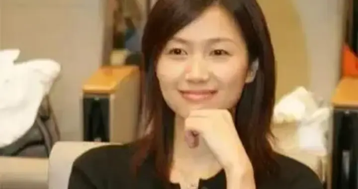 没结婚但有伴侣，定居美国6年的徐静蕾，51岁生活低调吃成胖美人