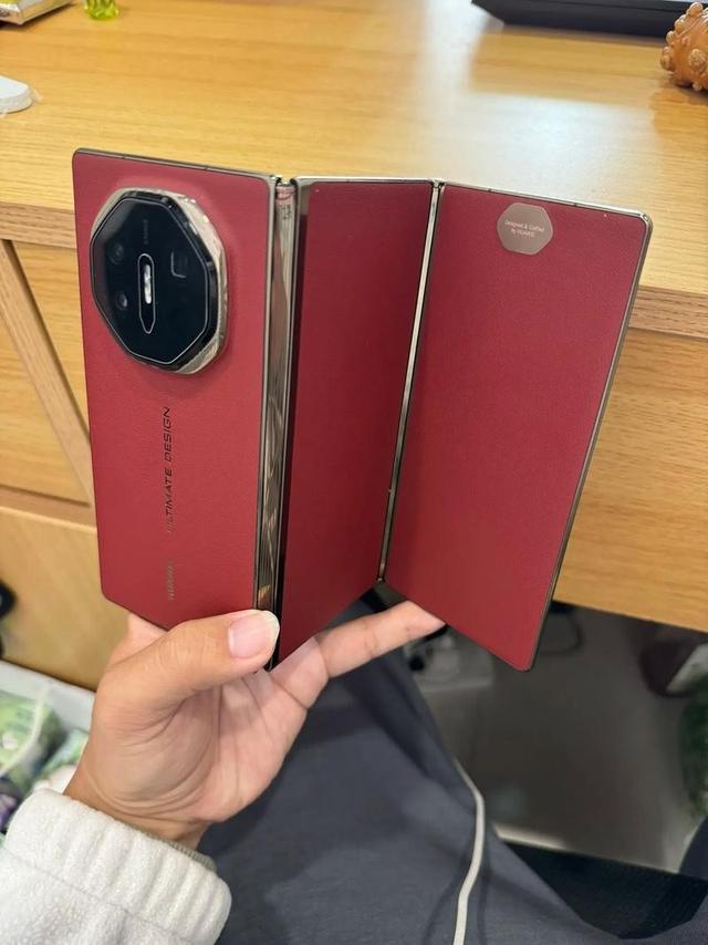 华为三折叠屏年底迭代，处理器升级，再现一机难求盛况？