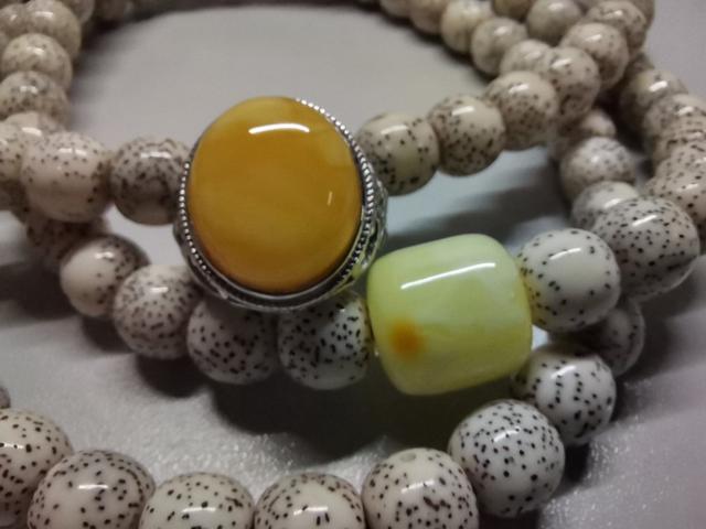 琥珀蜜蜡|蜜蜡的俄料与乌料你买对了吗？