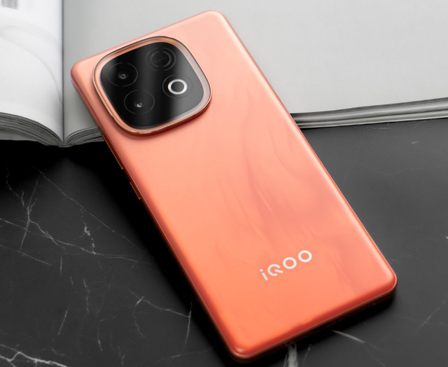 更便宜的天玑9400+手机要来了，8000mAh+1.5k直屏