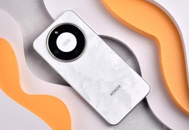 8300mAh+卫星通信+80w无线充电，荣耀这新机太猛了