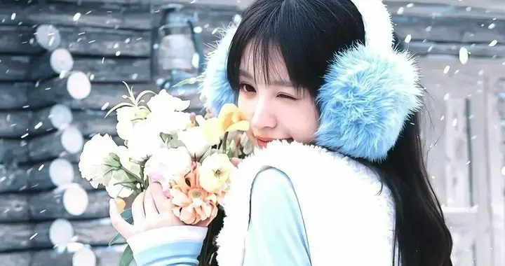 田曦薇｜元气超满微信头像