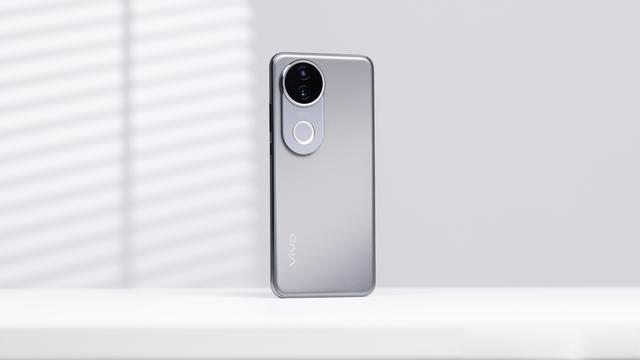 vivo S20 【松烟黑】配色：暗夜精灵，轻薄与精致共舞的外观华章