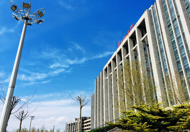 最受国家电网青睐的8所大学，最后一所很普通，上岸率却很高