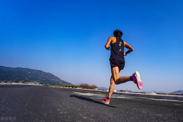 跑步减肥2个关键词：跑够时长、控制速度