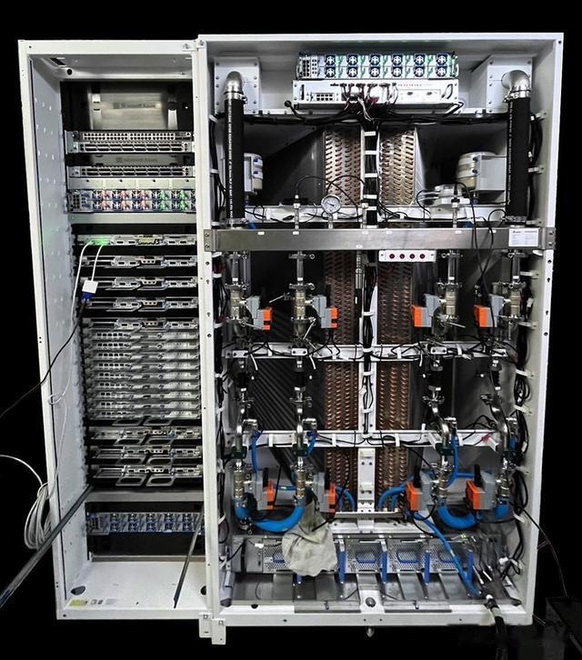 微软Azure展示了世界上第一个定制的Nvidia Blackwell服务器机架
