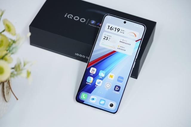 同样骁龙8E，REDMI、iQOO、一加谁的销量更高