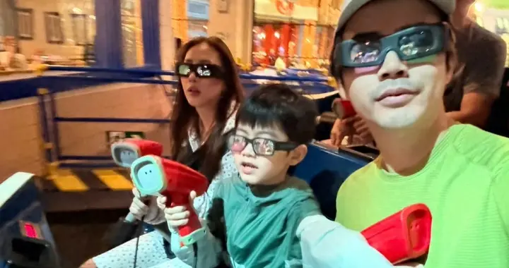 迪拜凌晨五声闷响后，9岁孩子在越野车后座睡着了