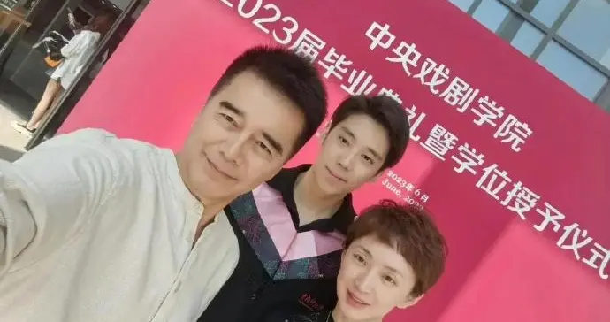 何晴许亚军：离异后仍是挚友，这才是成年人的体面！