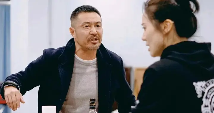 爱上霍思燕后，上海富二代狠心抛弃黄奕，如今娶圈外人活成女儿奴