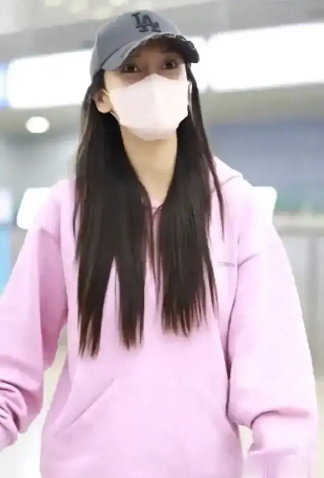 大V：曝杨颖封杀流程开始！央媒广告通知排查不知道其会不会后悔