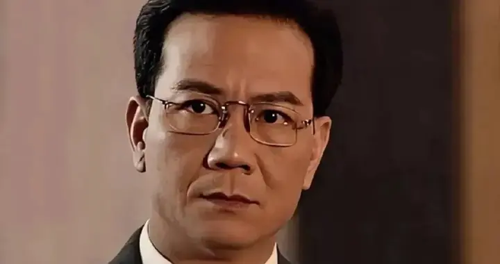 75岁TVB男星拄拐杖传身体出事？本尊亲回应，曾有婚外情背叛前妻