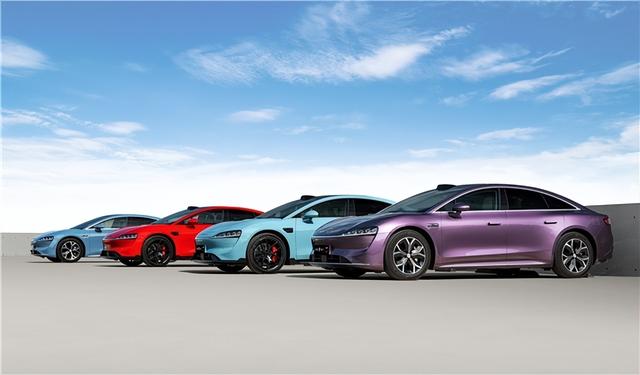 智界新S7上市倒计时，新增四款配色，华为黑科技助阵