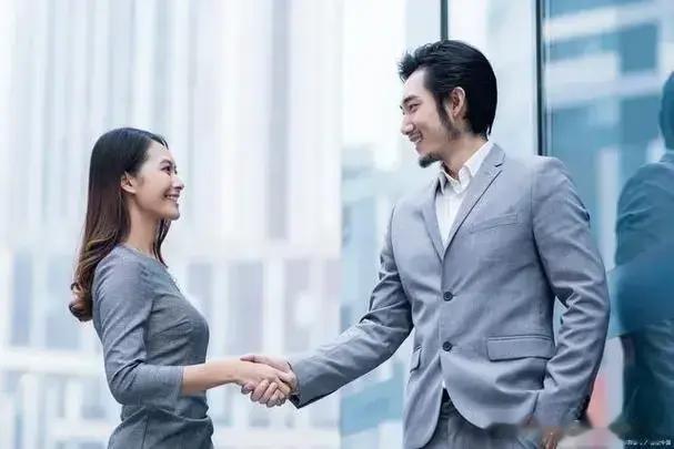 在职场中避免与女同事产生暧昧关系