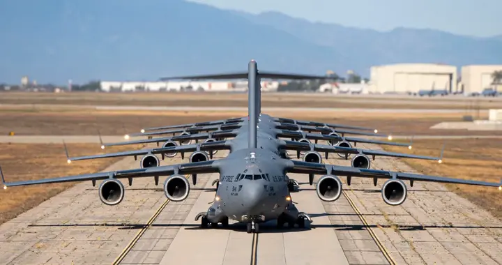 外媒称，特朗普未完全排除打击伊朗的可能性，大批军机正飞往中东