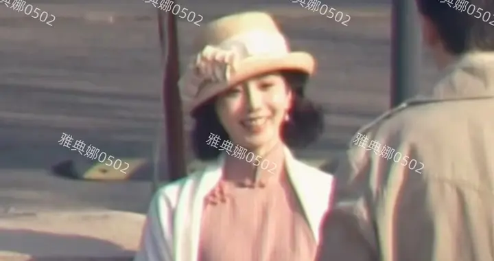 刘诗诗《千里江山图》民国洋装造型很好看，但她的脸和牙很不自然