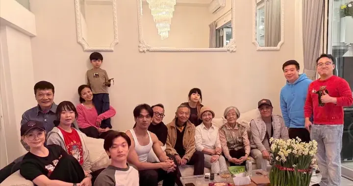 钱小豪家族春节聚会，三代同堂拜年好热闹，35岁长子身材健硕抢镜