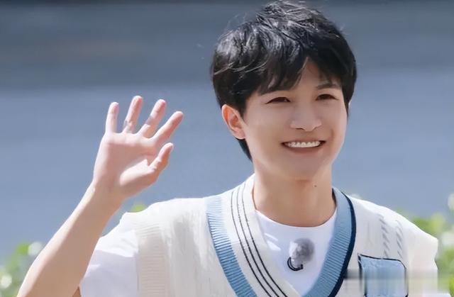 周深|内娱最大的笑话，一个16强选手周深，吊打《中国好声音》历届冠军