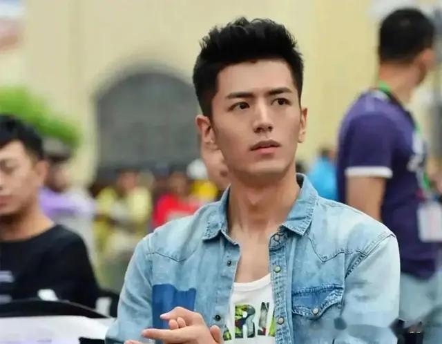 李九霖逆天颜值，太迷人了，身材太好了？霸气威武十足！