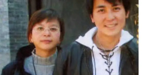 尴尬了！前经纪人发声支援保剑锋，说漏嘴实锤保剑锋婚内出轨