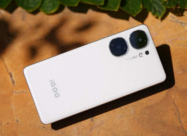 手机买对不买贵，8月可“闭眼入”的一款手机，16G+512G大跳水