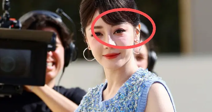 迪奥大秀：迪丽热巴鞋跟断了，娜扎排骨身材好瘦，周也艳压群芳！