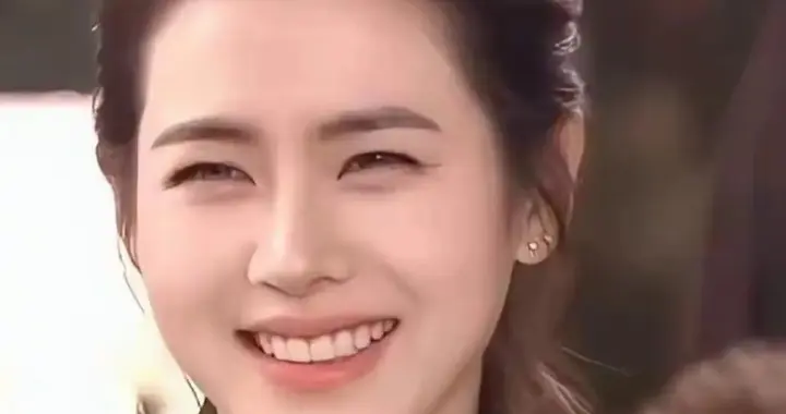 哇，真是清水出芙蓉，太美了，堪称亚洲第一美女