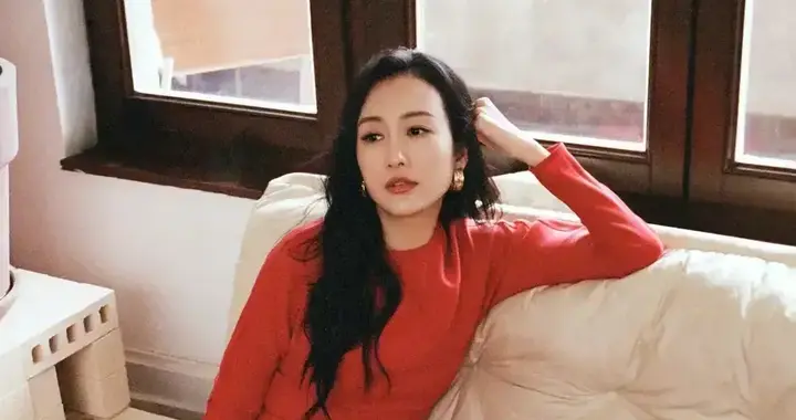 王鸥新年光脚丫写真，姐太美了