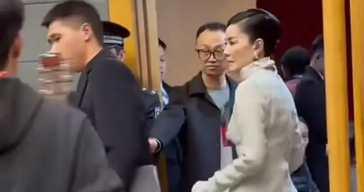 王菲春晚彩排！铁三角合体，造型封神