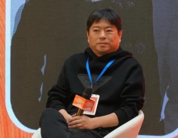 高晓松|53岁高晓松瘦到认不出！剪短发割双眼皮“姨味”十足，疑医美过度