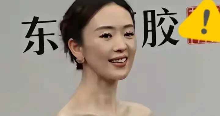 童谣这礼服也太考验人了，全程不敢撒手，她是真瘦到离谱