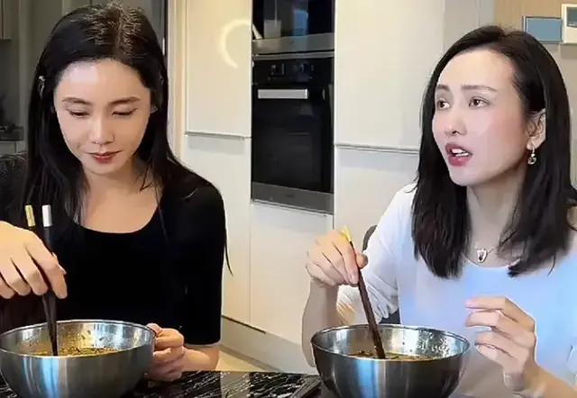 王秋瓷炫中聚餐