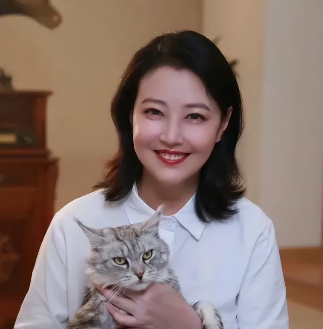 人走茶凉，周海媚去世不到一年，豪宅破败被挂售